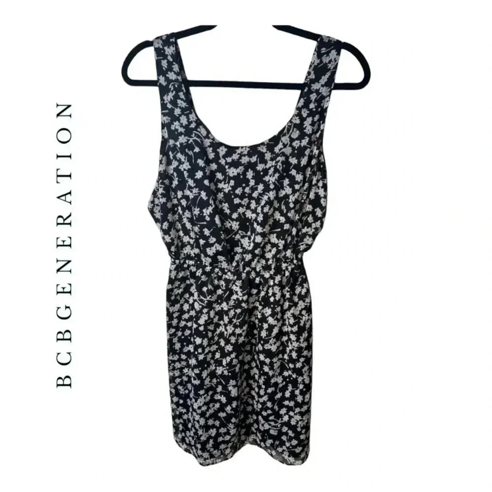 0175W. BCBGENERATION MINI DRESS SIZE SMALL BLACK FLORAL‎